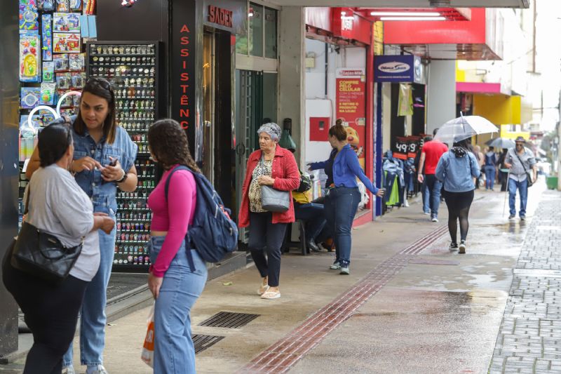 Vendas no comércio do Paraná crescem 1 6 no primeiro semestre de 2023