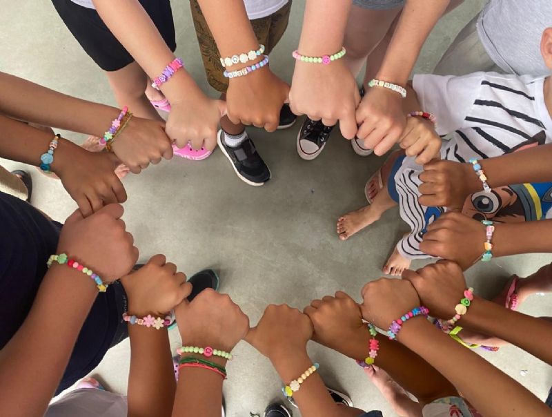 Férias escolares mudam o ritmo das famílias, que buscam alternativas para manter os filhos longe das telas