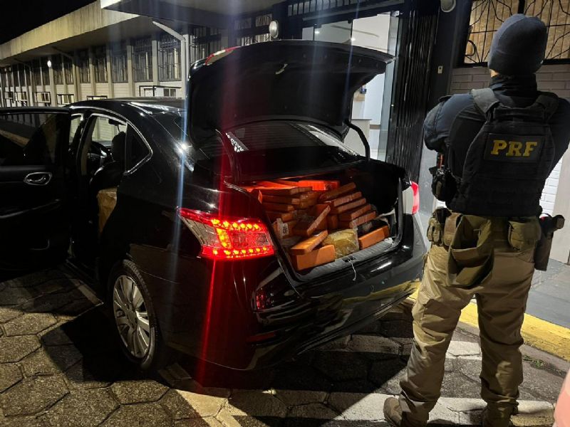 PRF apreende quase meia tonelada de maconha e recupera veículo roubado na BR-277, em Guarapuava (PR)