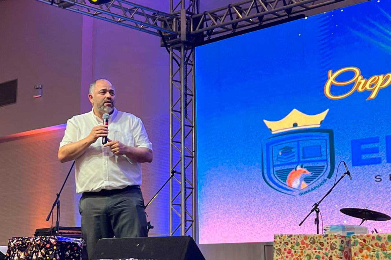 Deputado Artagão Júnior participa de homenagem aos professores da rede municipal de Guarapuava