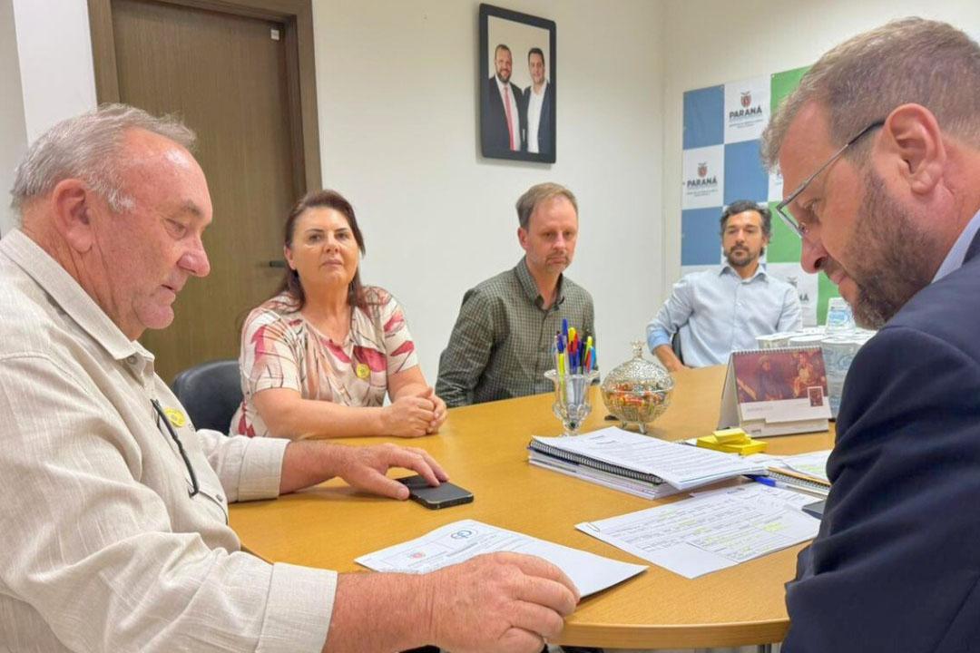 Fernandes Pinheiro busca parceria do Estado para projetos sociais