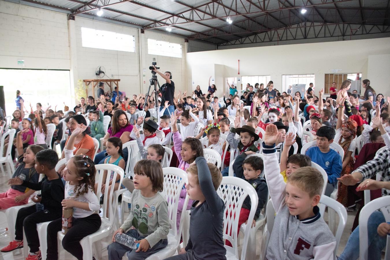 Fest'Cem 2025 motivou alunos e professores de Fernandes Pinheiro nesta semana