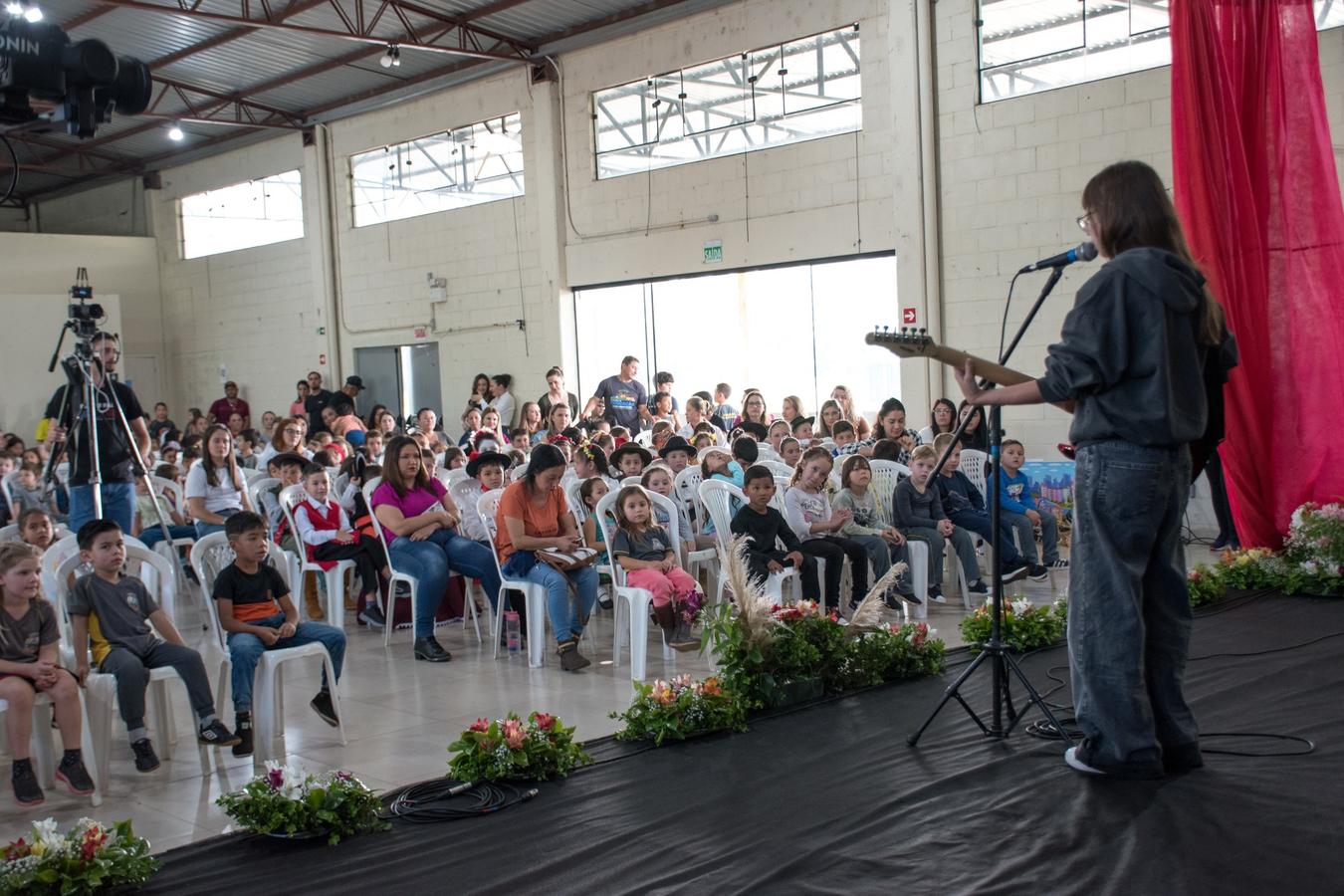 Fest'Cem 2025 motivou alunos e professores de Fernandes Pinheiro nesta semana