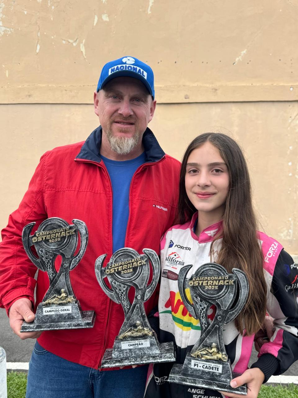 Angelina Schuck é destaque no kart e vence campeonato em São José dos Pinhais