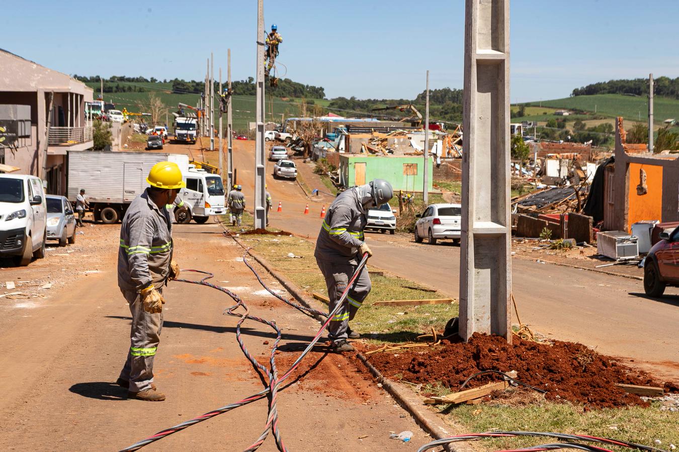 Copel troca 345 postes e retoma 100% da rede elétrica na área urbana de Rio Bonito do Iguaçu