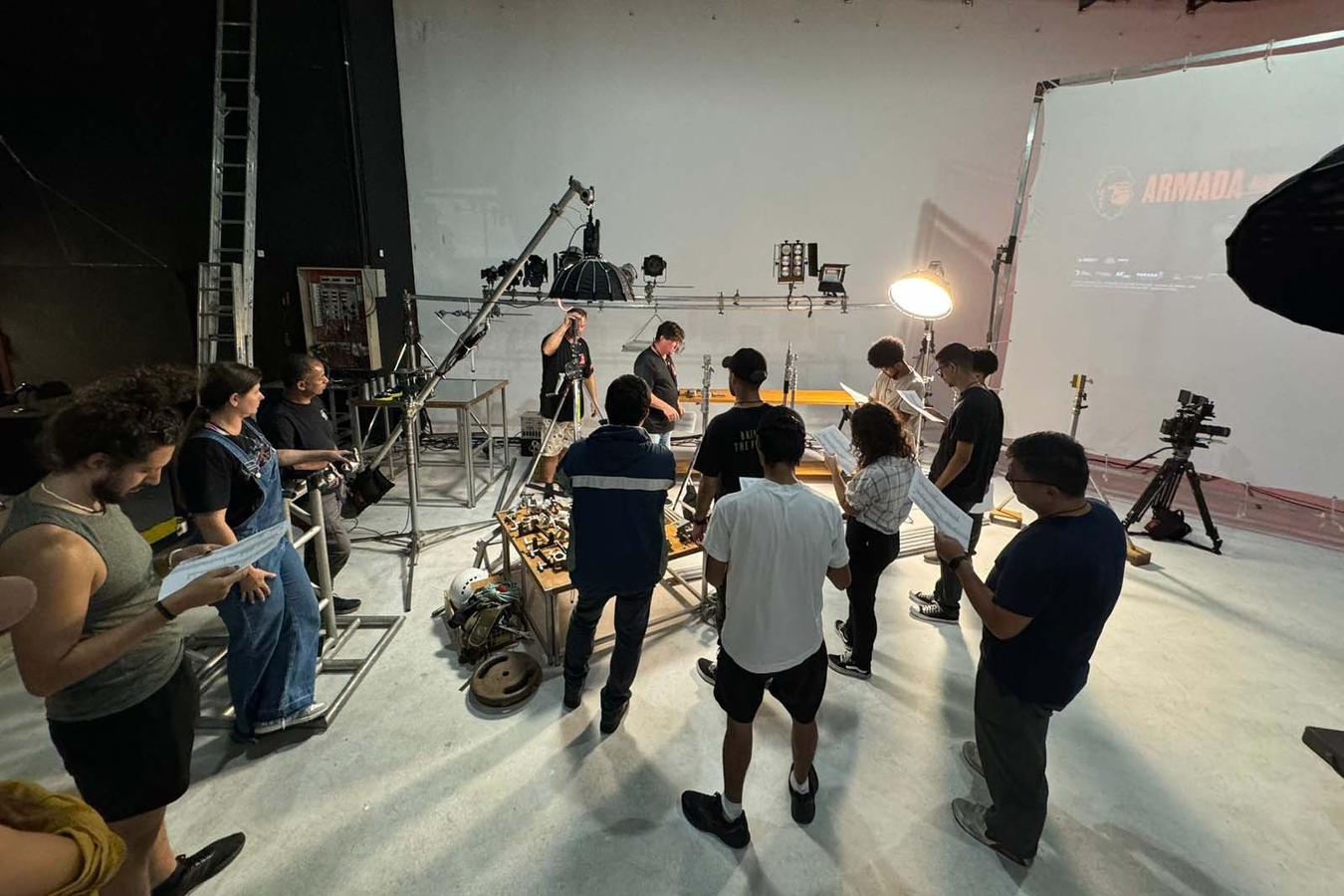 Curso gratuito de elétrica para cinema vai formar técnicos em oito cidades do Paraná