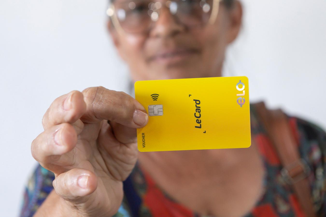 Estado entrega primeiros cartões de até R$ 50 mil para reconstrução de casas em Rio Bonito do Iguaçu