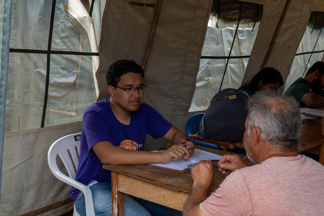 Estado orienta famílias atingidas pelo tornado e lança site sobre acesso ao benefício de R$ 1 mil