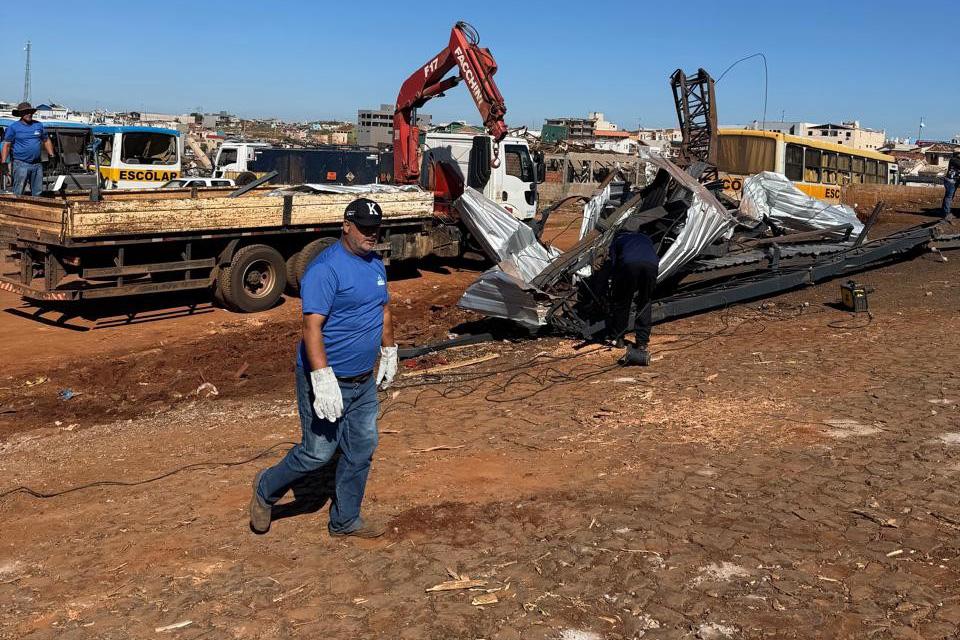 IAT envia caminhões, equipamentos e servidores para ajudar na reconstrução de Rio Bonito do Iguaçu