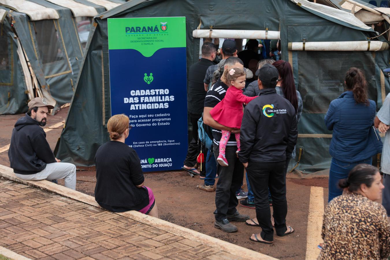 Mais 241 famílias de Rio Bonito do Iguaçu recebem auxílio de R$ 1 mil do Estado