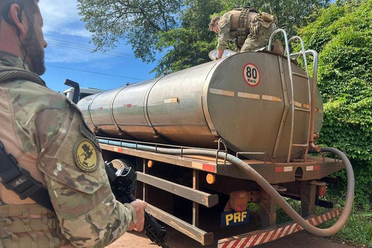 PRF apreende 4 toneladas de agrotóxicos em caminhão-tanque de transporte de leite no Paraná