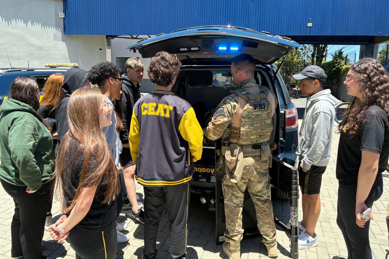 PRF participa do Projeto Alvo em colégios da rede pública do Paraná