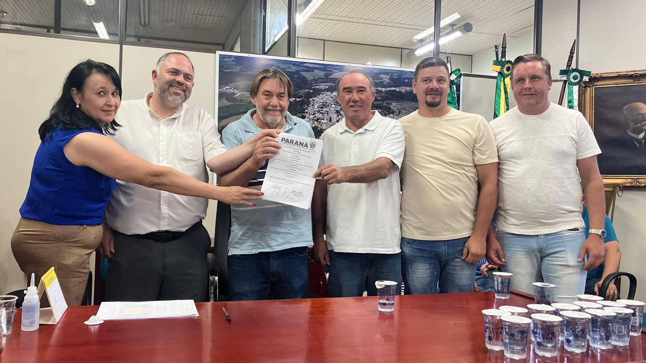 Artagão Júnior participa da assinatura de convênios de asfalto rural para Teixeira Soares