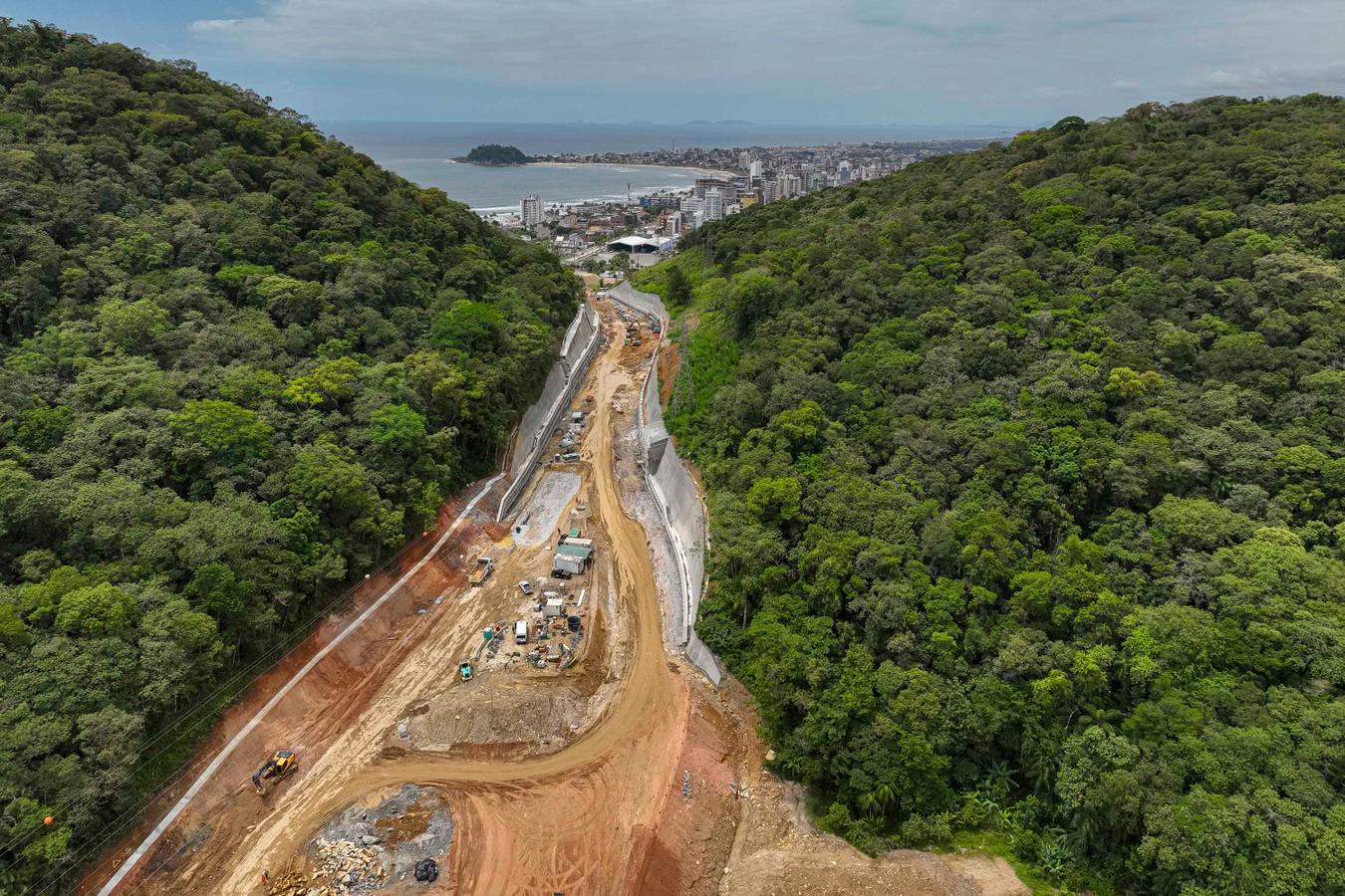 Com grande avanço no trecho estaiado, Ponte de Guaratuba chega a 85% de execução