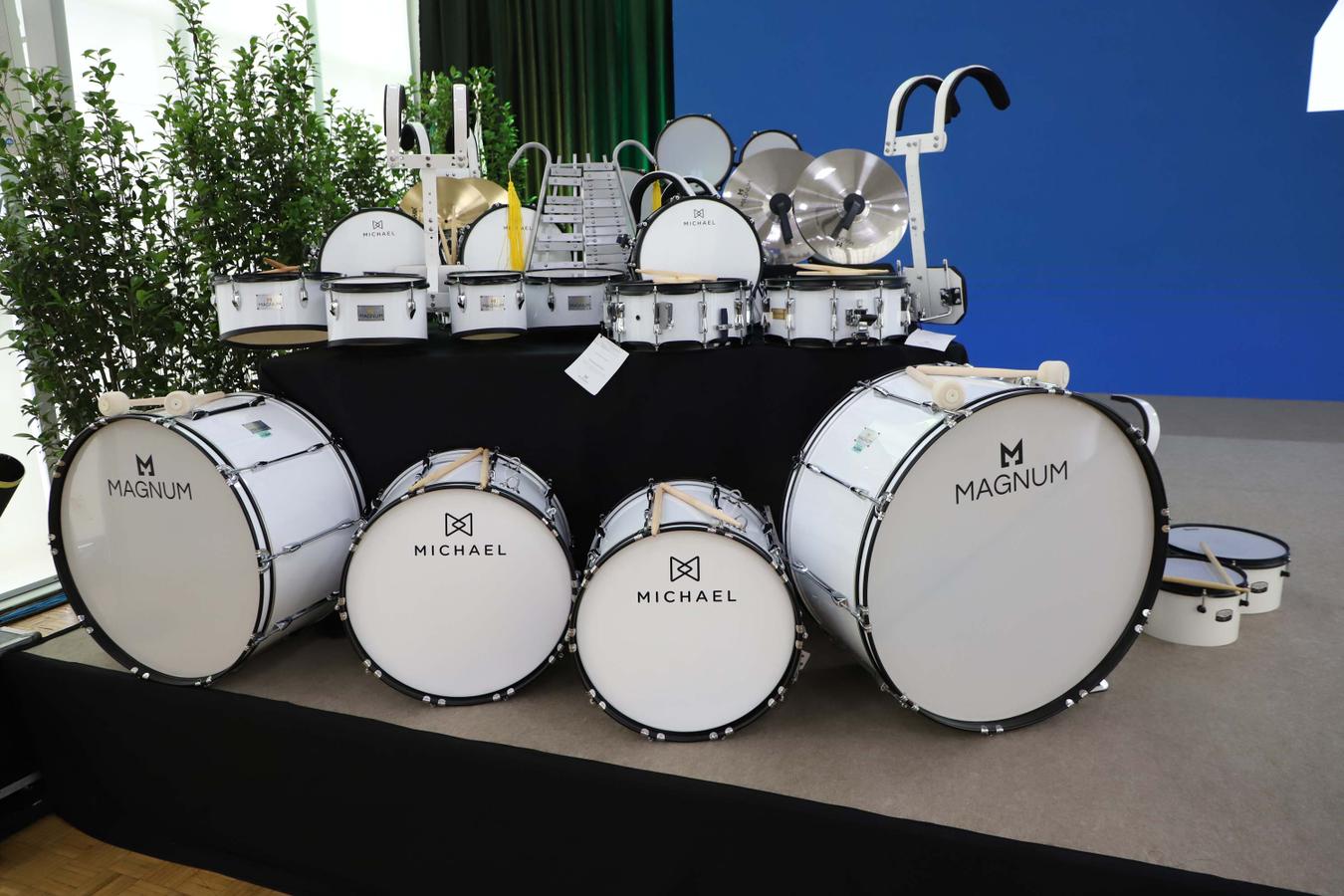 Estado entrega instrumentos musicais a 90 cidades e libera R$ 100 milhões para a cultura