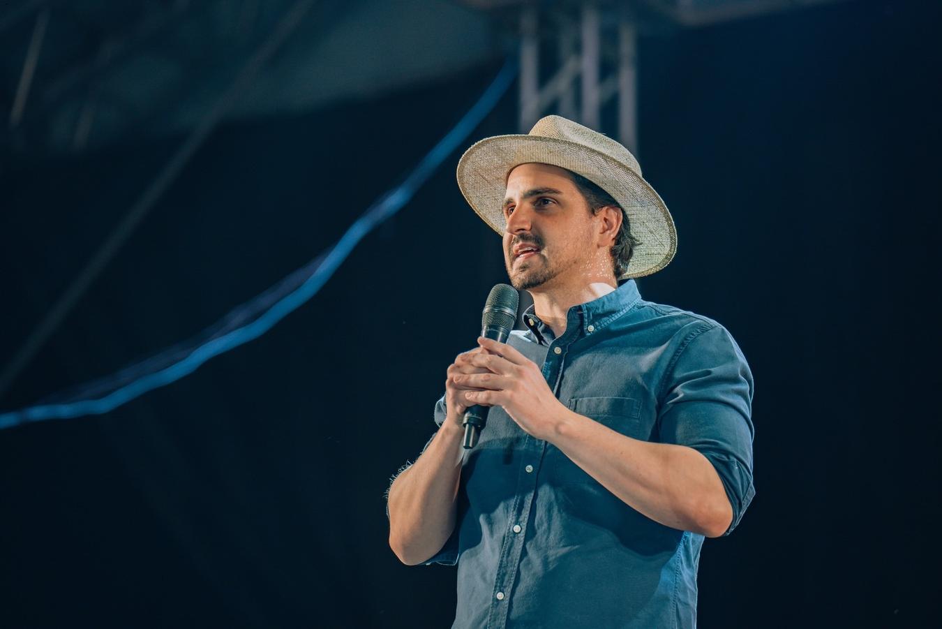 Festa do Pêssego de Irati atrai grande público com shows, caminhada e anúncio de obras