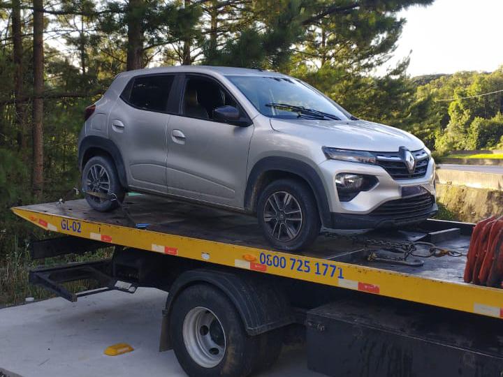 Logo após o crime, PRF recupera carro roubado na BR-376 em Tijucas do Sul (PR)