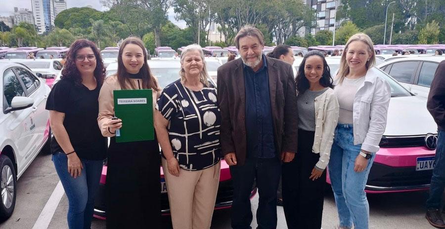 Para reforçar cuidado às mulheres e aos idosos, Governo do Estado entrega 40 ônibus e 82 carros