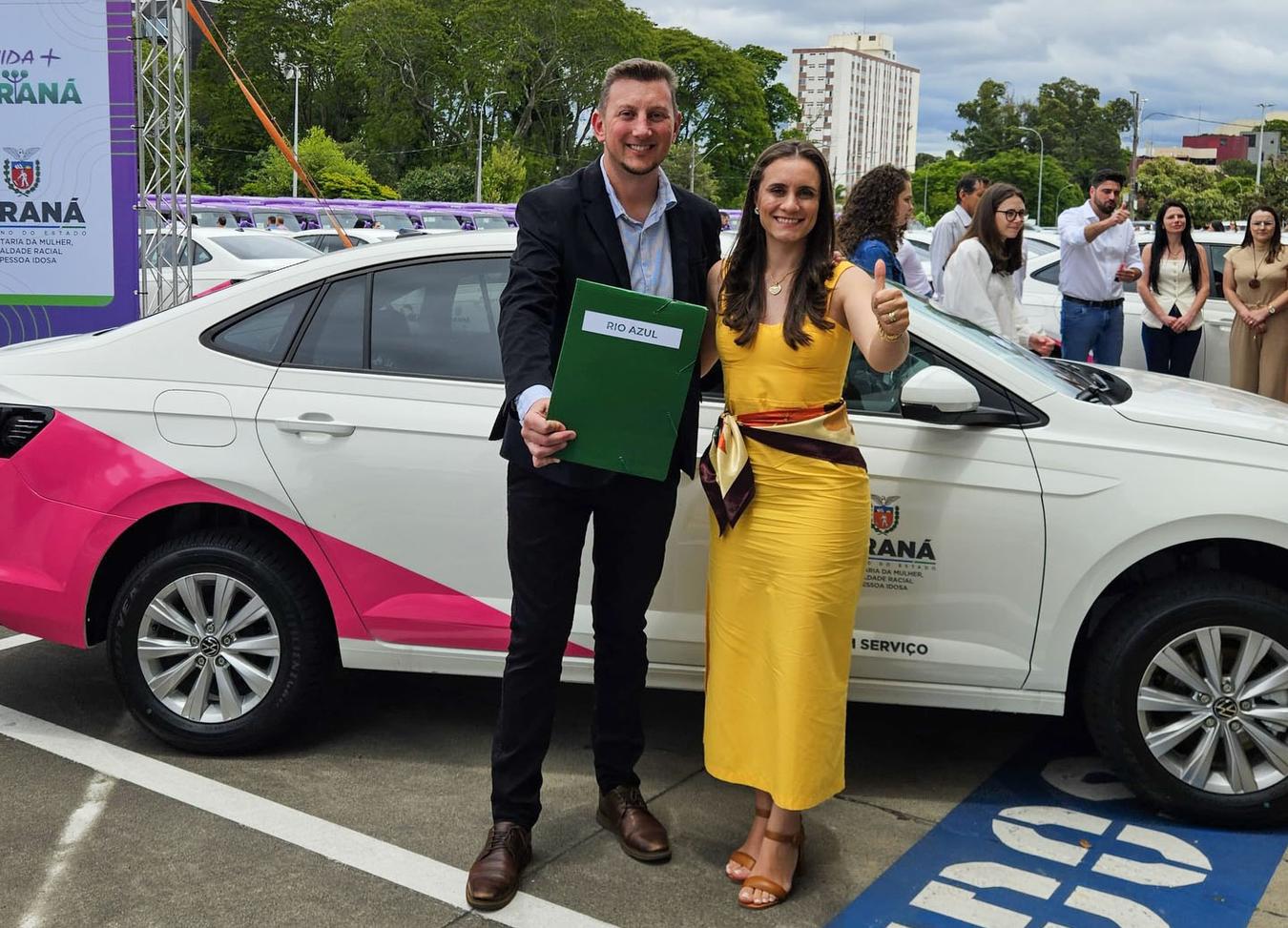 Para reforçar cuidado às mulheres e aos idosos, Governo do Estado entrega 40 ônibus e 82 carros