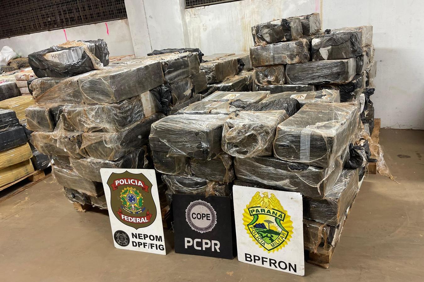 PMPR, PCPR e PF prendem três pessoas e apreendem quase 4 toneladas de maconha no Oeste