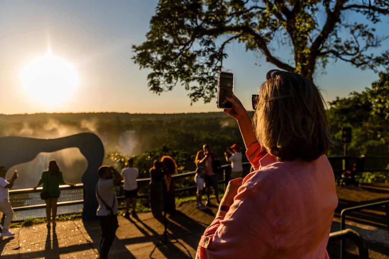 Com 1 milhão, Paraná recebe maior número de turistas estrangeiros da história em 2025