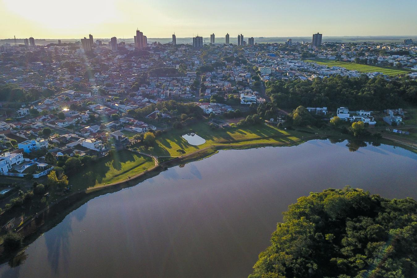 Liberdade econômica: Paraná é o estado com mais atividades dispensadas de alvará no Brasil