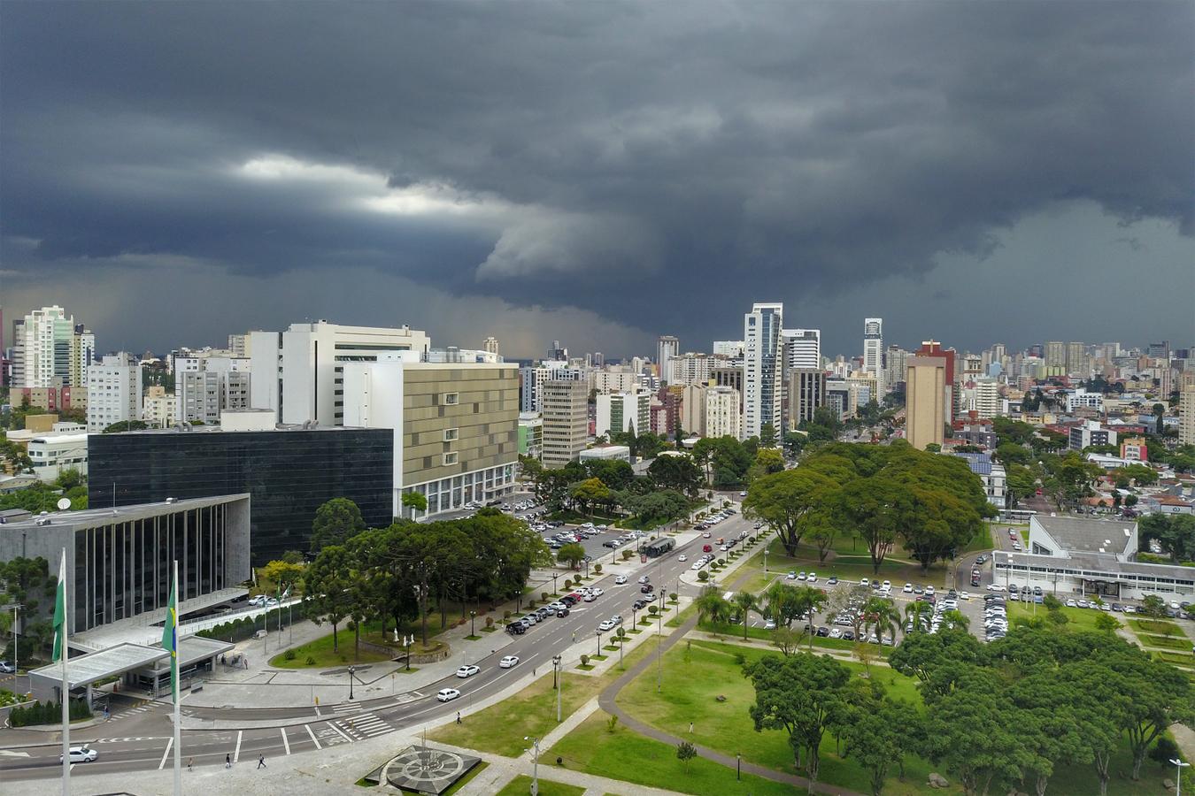 Paraná tem previsão de tempestades nesta quinta-feira, informa o Simepar