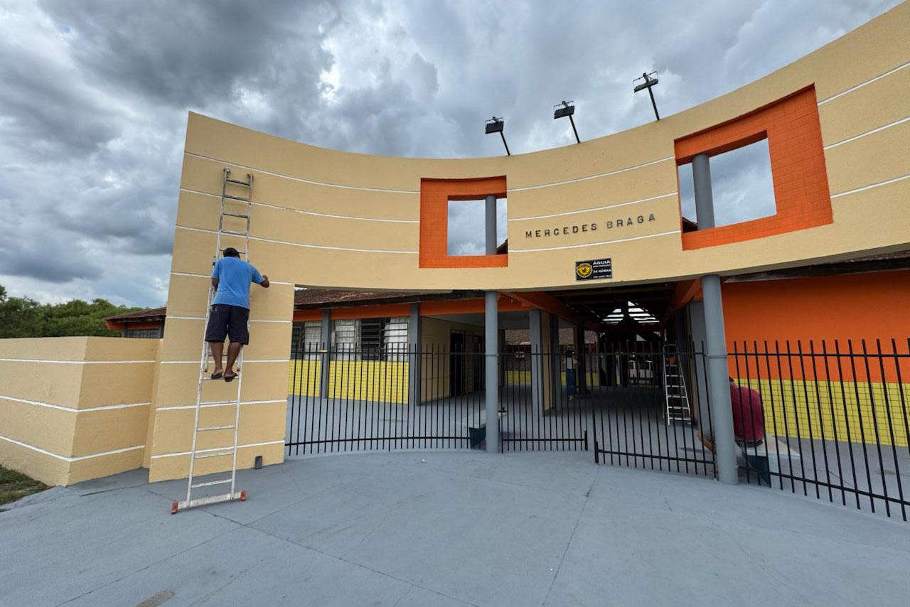 Prefeitura de Irati realiza pintura na Escola Mercedes Braga