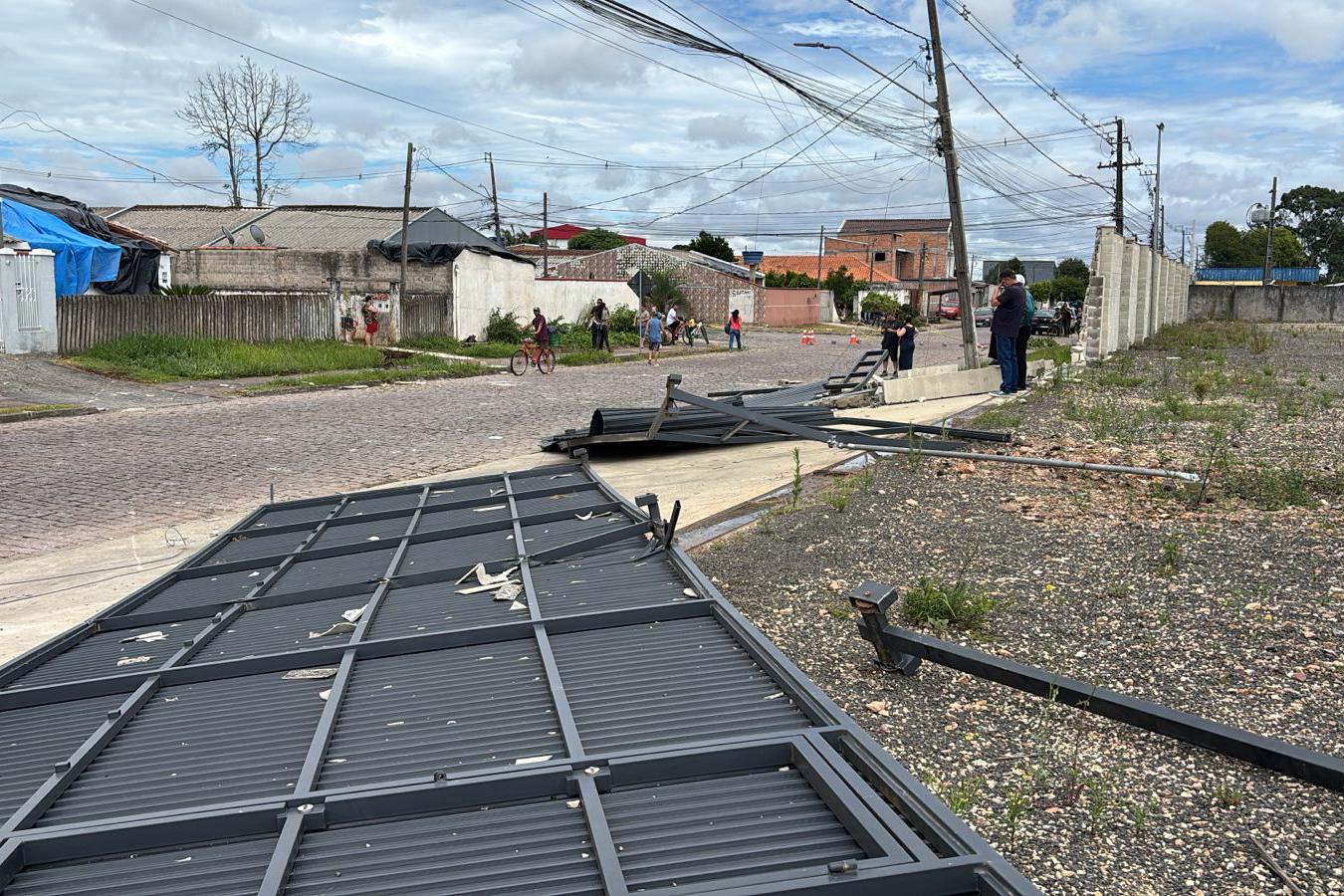 Simepar avalia nível do tornado que atingiu São José dos Pinhais sábado