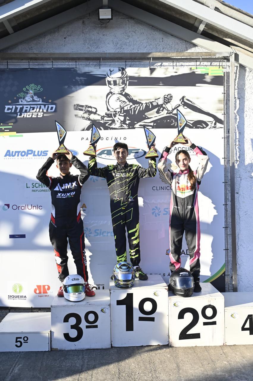 Angelina Schuck ficou em 2º lugar na Copa Rodoil e segue se destacando no automobilismo