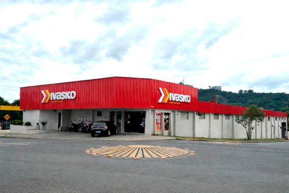 Ao reinaugurar o 1º supermercado da rede, Zeka Ivasko conta alguns segredos do sucesso do grupo