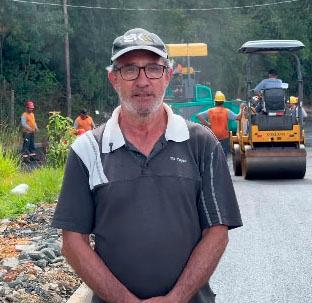 Em Irati, ruas do bairro Alto da Glória II estão recebendo asfalto