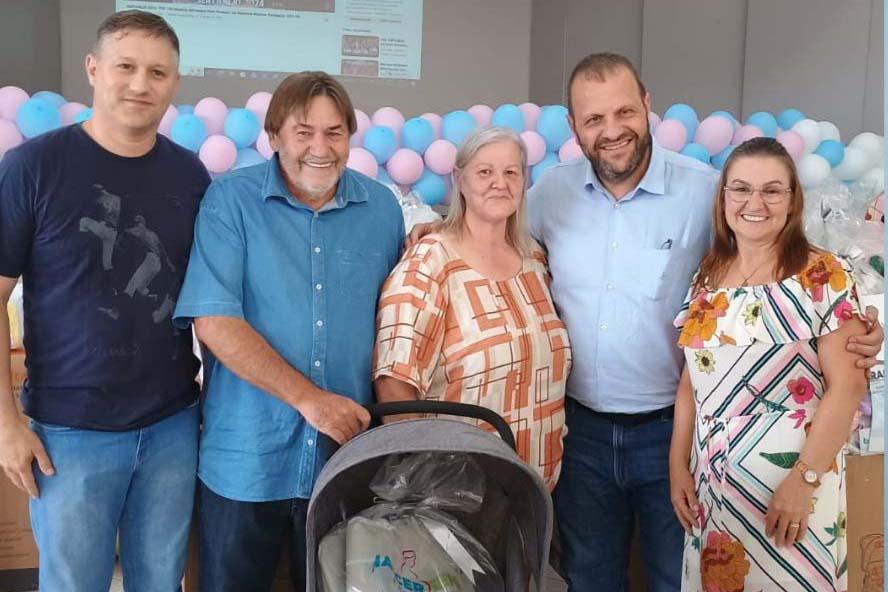 Teixeira Soares recebe kits para cuidados com os bebês