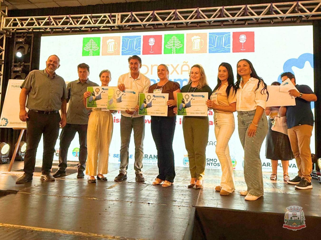 Fernandes Pinheiro recebe quatro certificações e brilha no "Conexão Turismo"