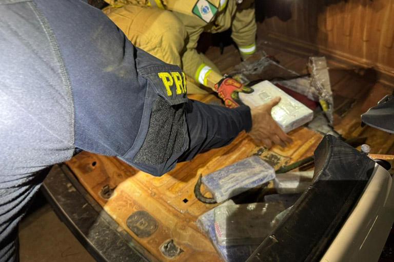 PRF apreende mais de 130 kg de drogas de alto valor escondidas em veículos no Paraná