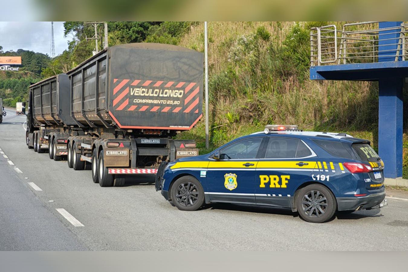 PRF impede bitrem com quase 100 toneladas de acessar região de serra no Paraná