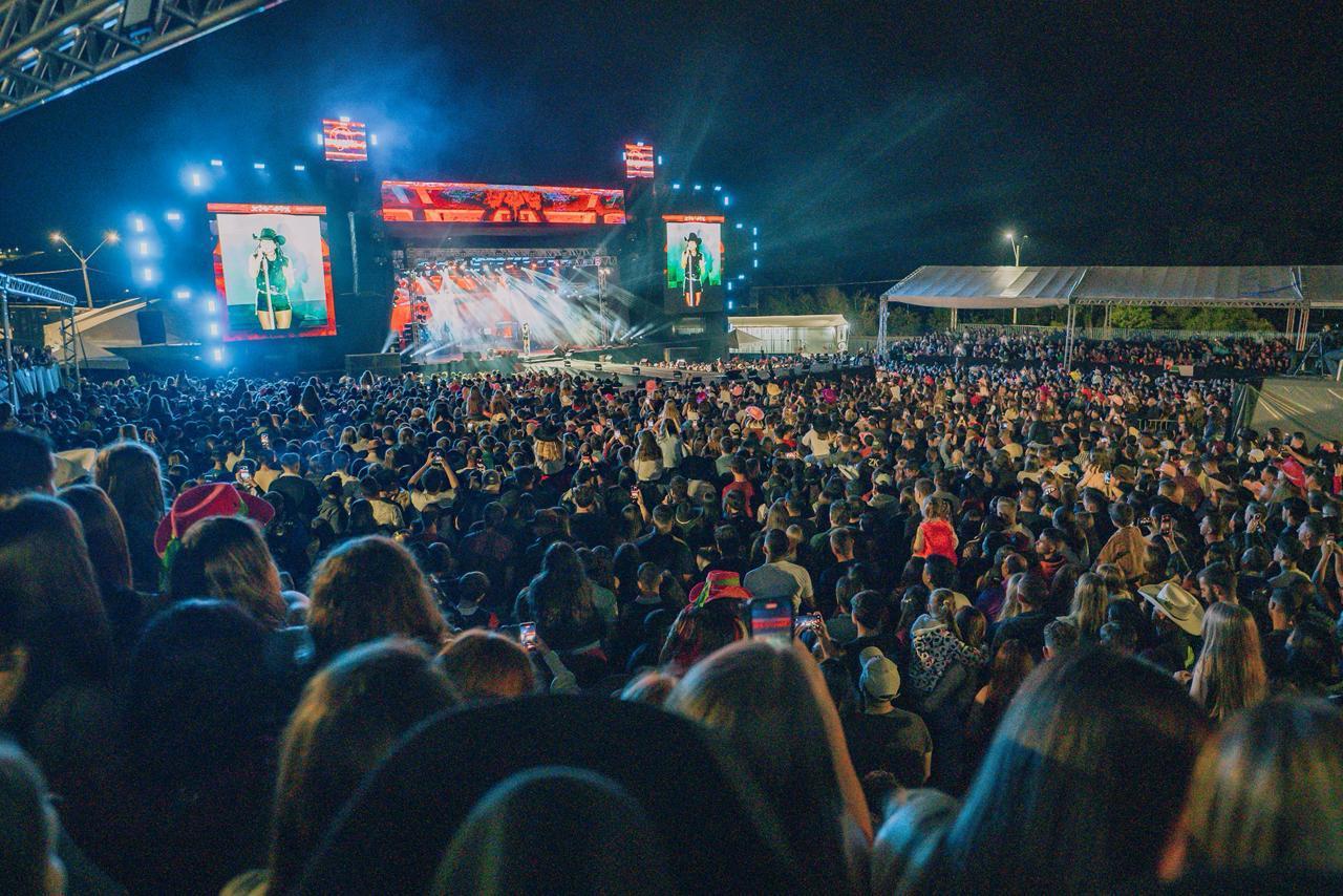 Show de Ana Castela reúne cerca de 50 mil pessoas na Expo Irati 2026