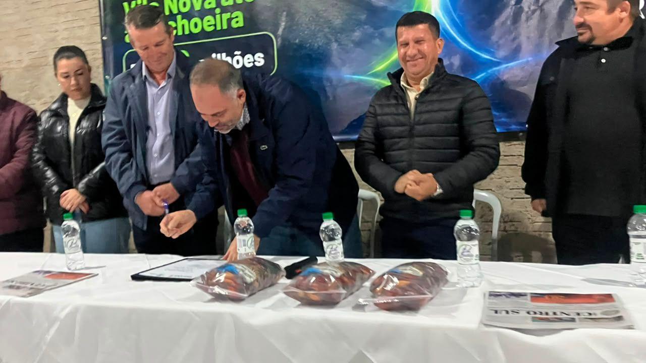 Artagão Júnior anuncia autorização para licitação de pavimentação rural de R$ 28 milhões em Inácio Martins