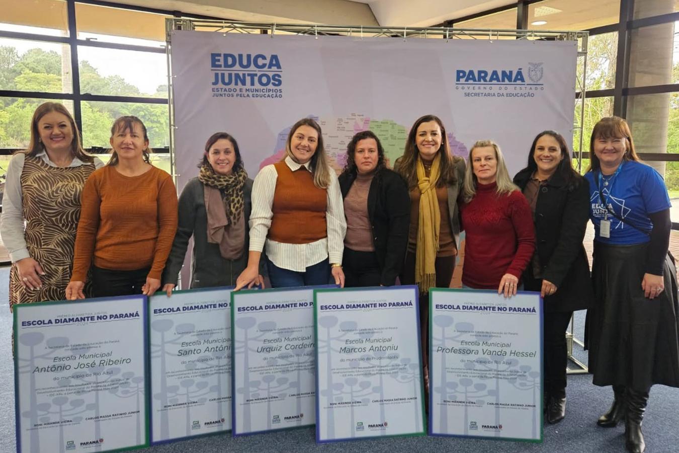 26 escolas da região Centro Sul receberam o Prêmio Alfabetiza Juntos