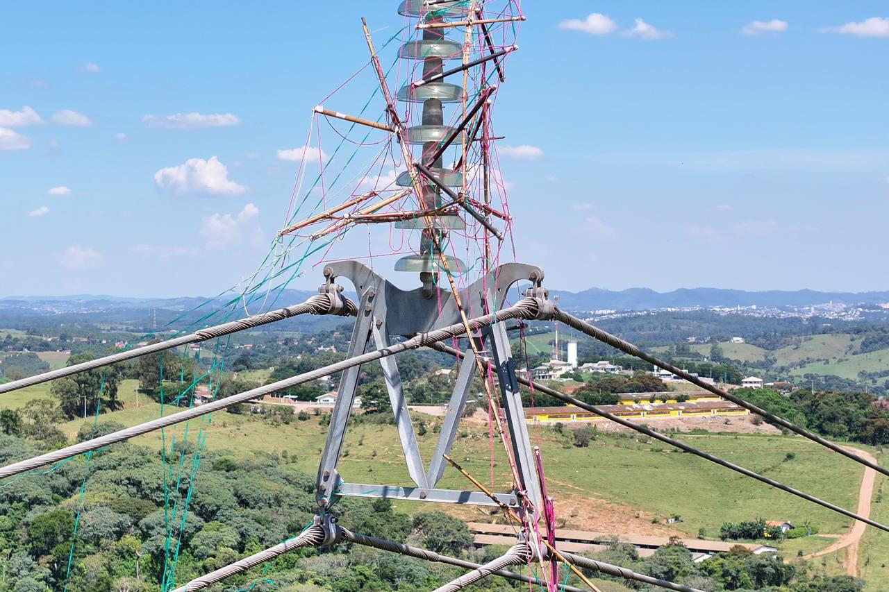 Copel alerta sobre riscos de desligamentos por balões na rede de distribuição de energia
