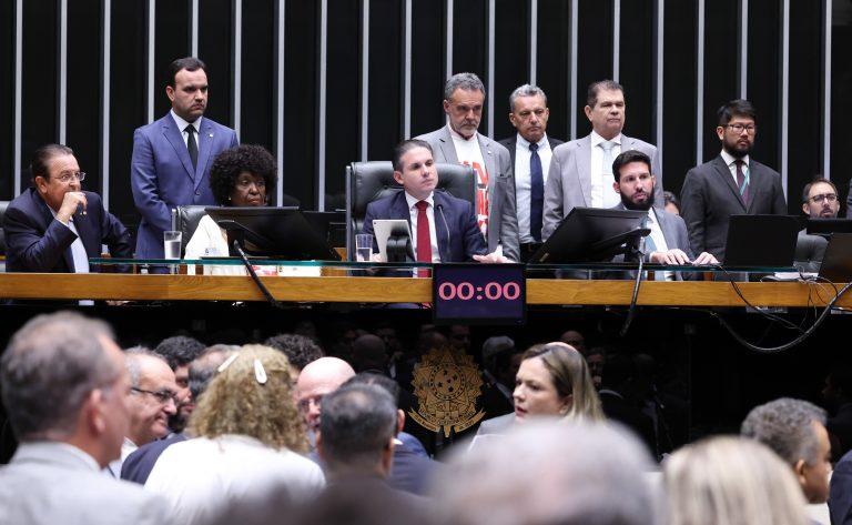 Entenda PEC que acaba com escala 6x1 já aprovada pelos deputados, que será votada pelo Senado