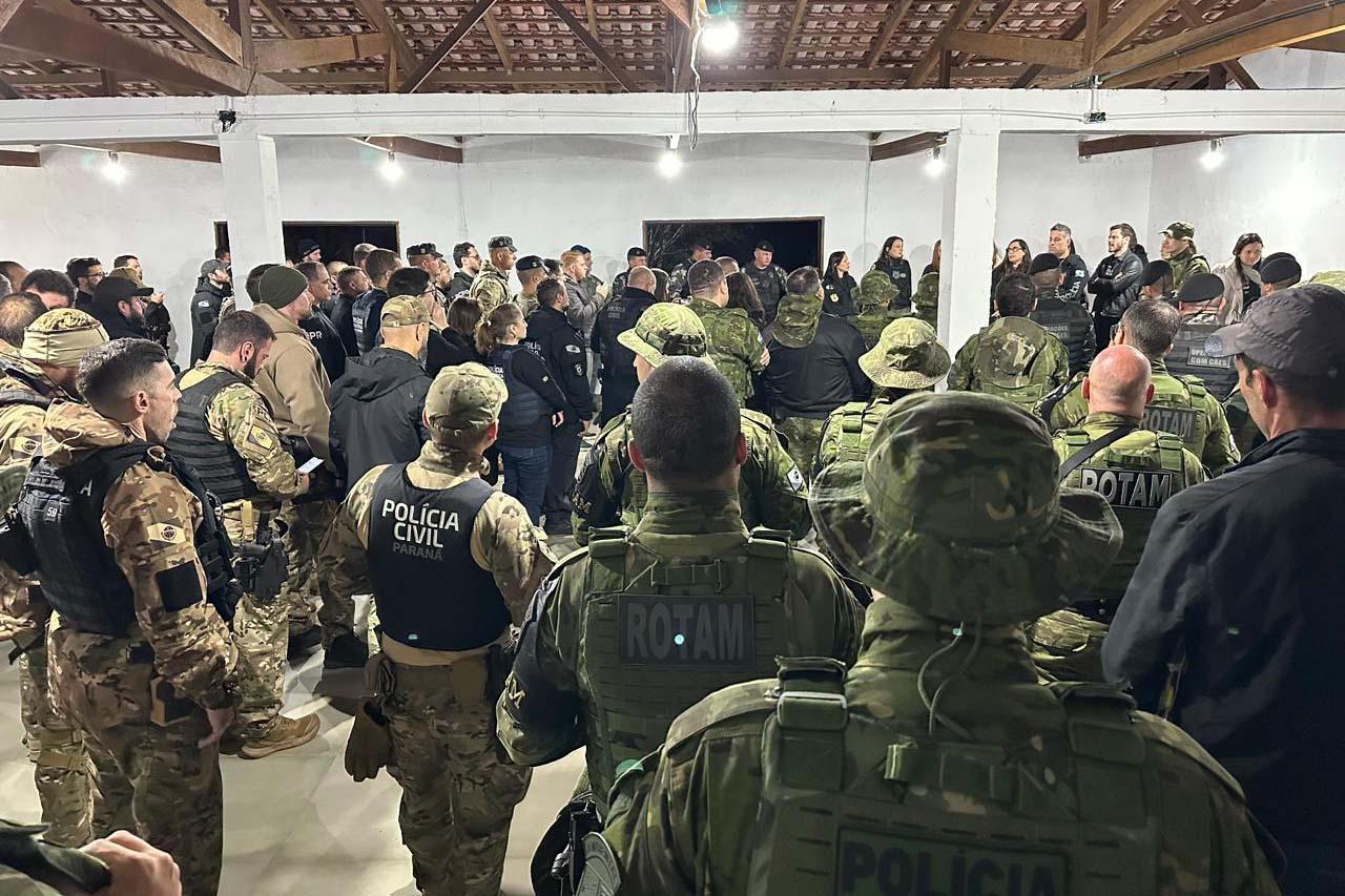Polícia Civil do Paraná cumpre 63 mandados contra grupo investigado por caça ilegal e tráfico de armas