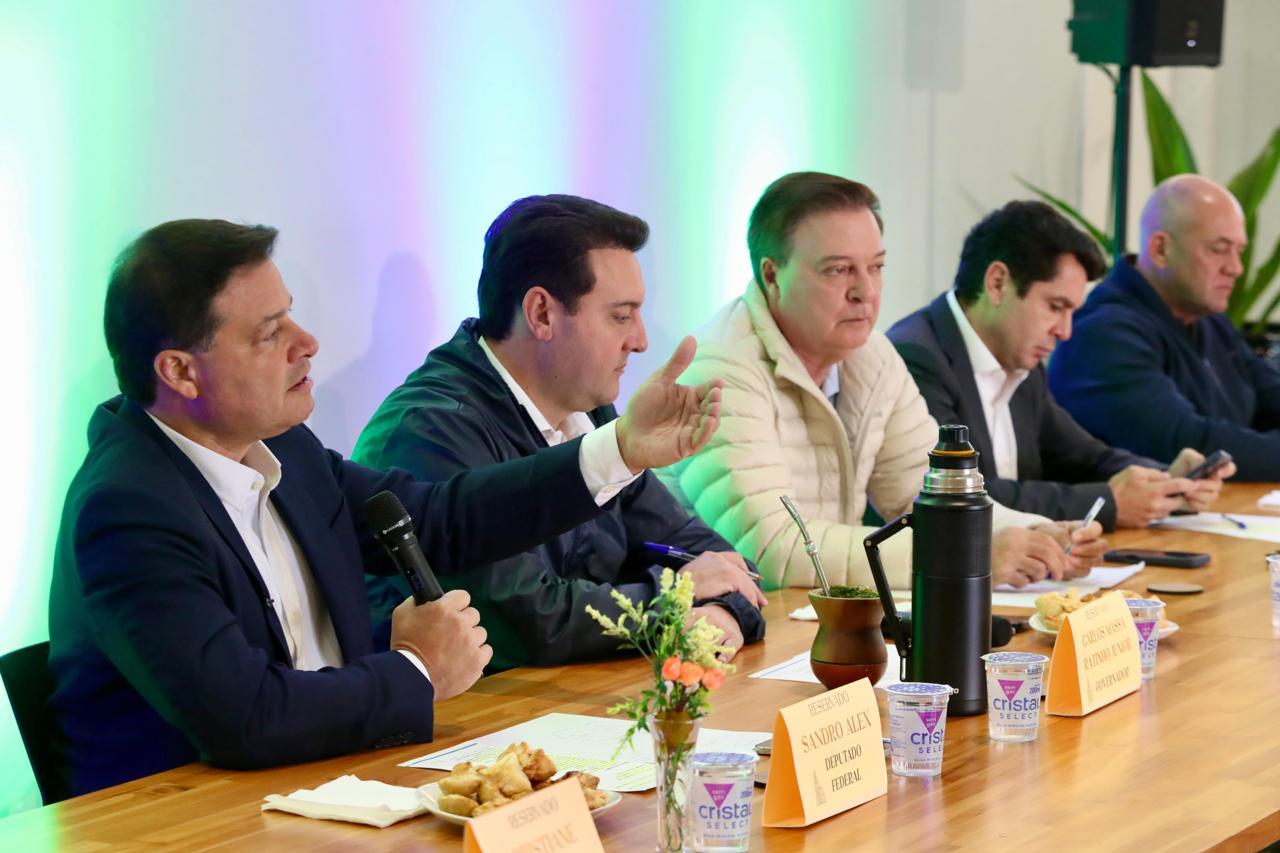Sandro Alex recebe apoio de 25 prefeitos da Região Metropolitana de Curitiba