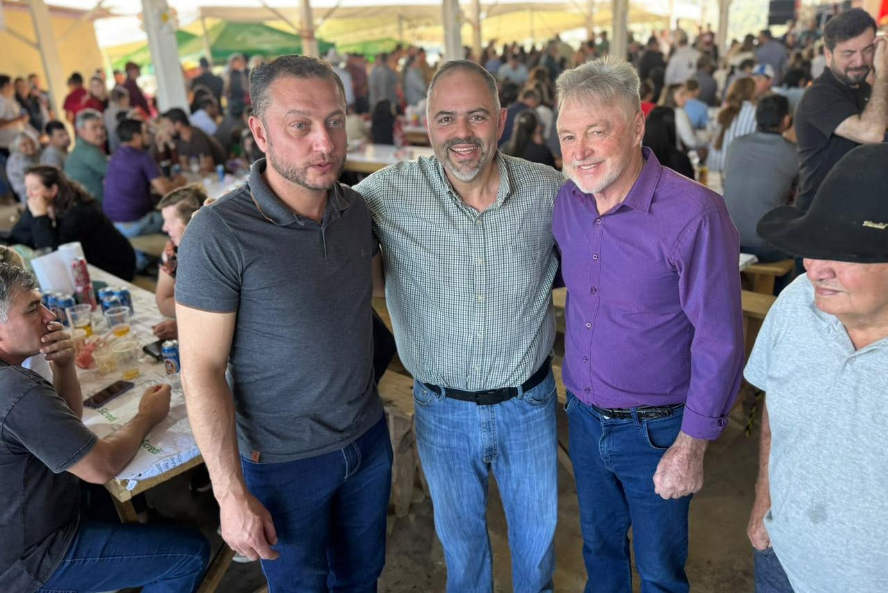 Deputado Artagão Júnior prestigia Festa da Comunidade Porto Soares, em Rio Azul
