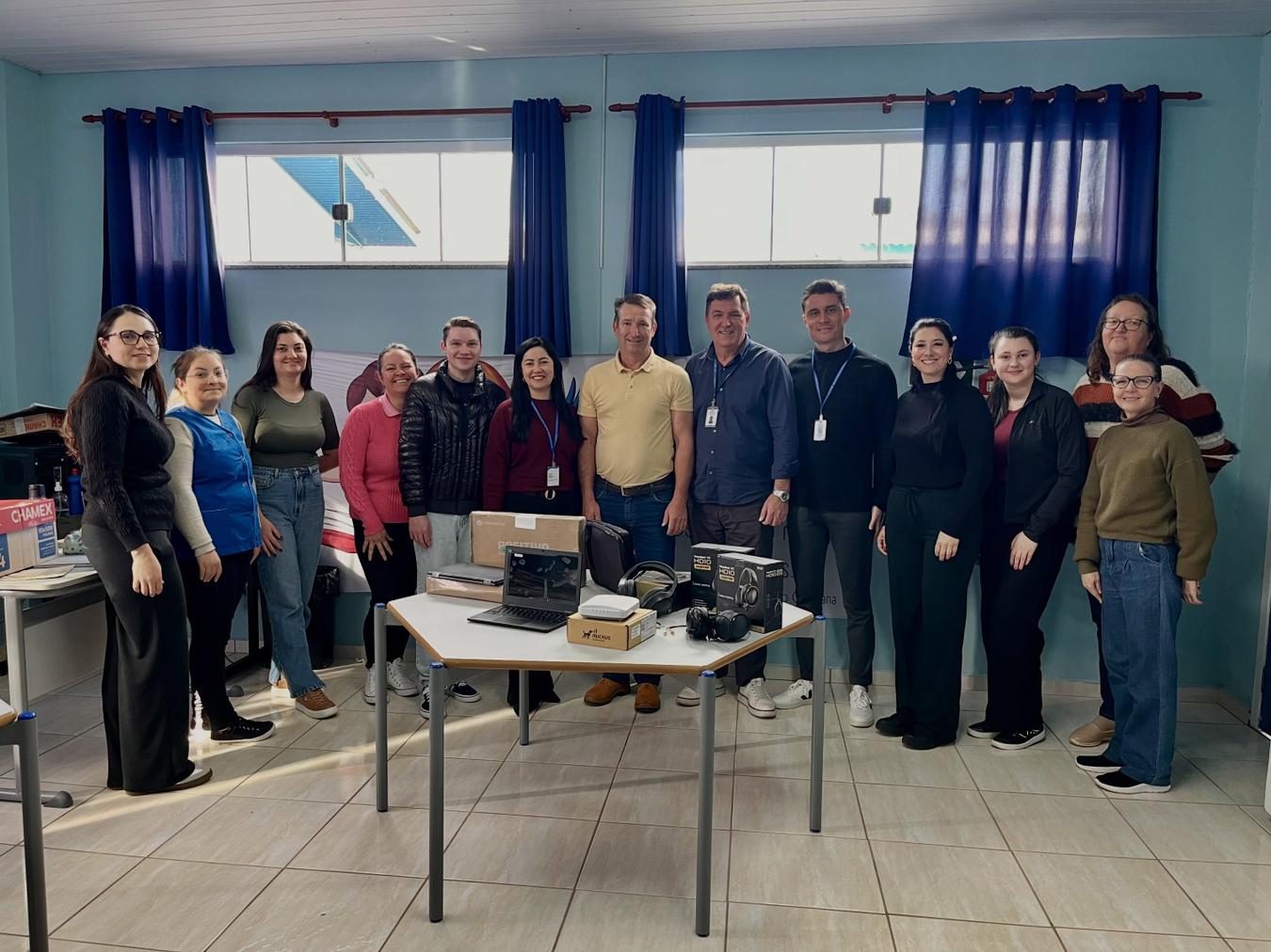 Inácio Martins recebe 180 novos equipamentos tecnológicos para modernizar o ensino