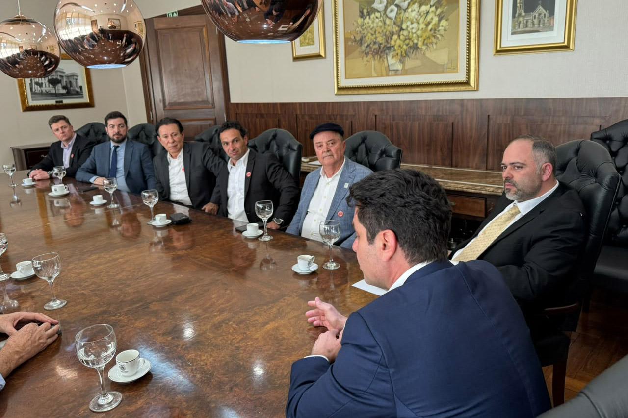 Presidente do Bloco da Madeira, deputado Artagão Júnior, reúne setor produtivo para debater Legislação Florestal do Paraná