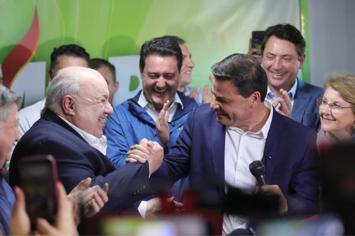 Sandro Alex celebra parceria com Rafael Greca: “também será governador” 1 Sandro Alex celebra parceria com Rafael Greca: “também será governador”