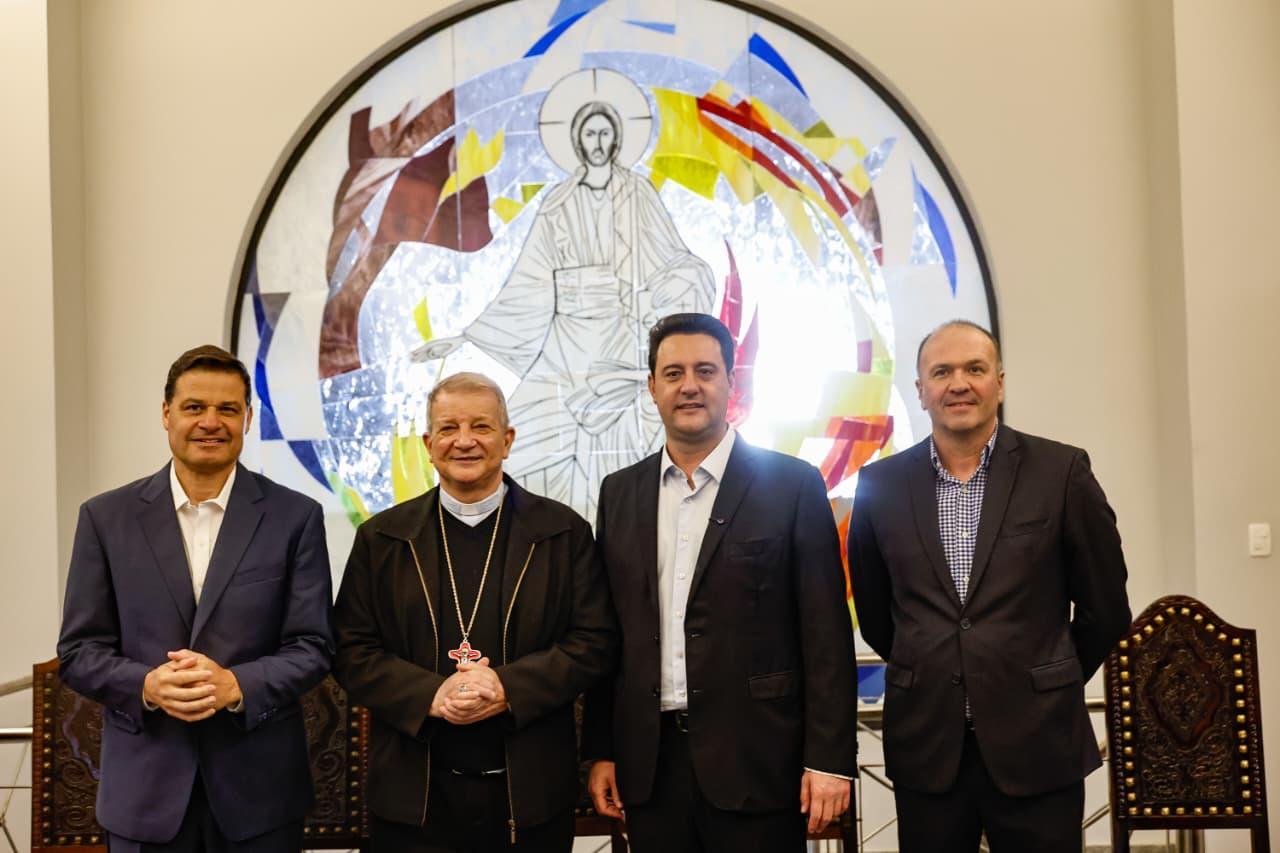 Sandro Alex participa de missa em Aparecida e reforça diálogo com lideranças religiosas