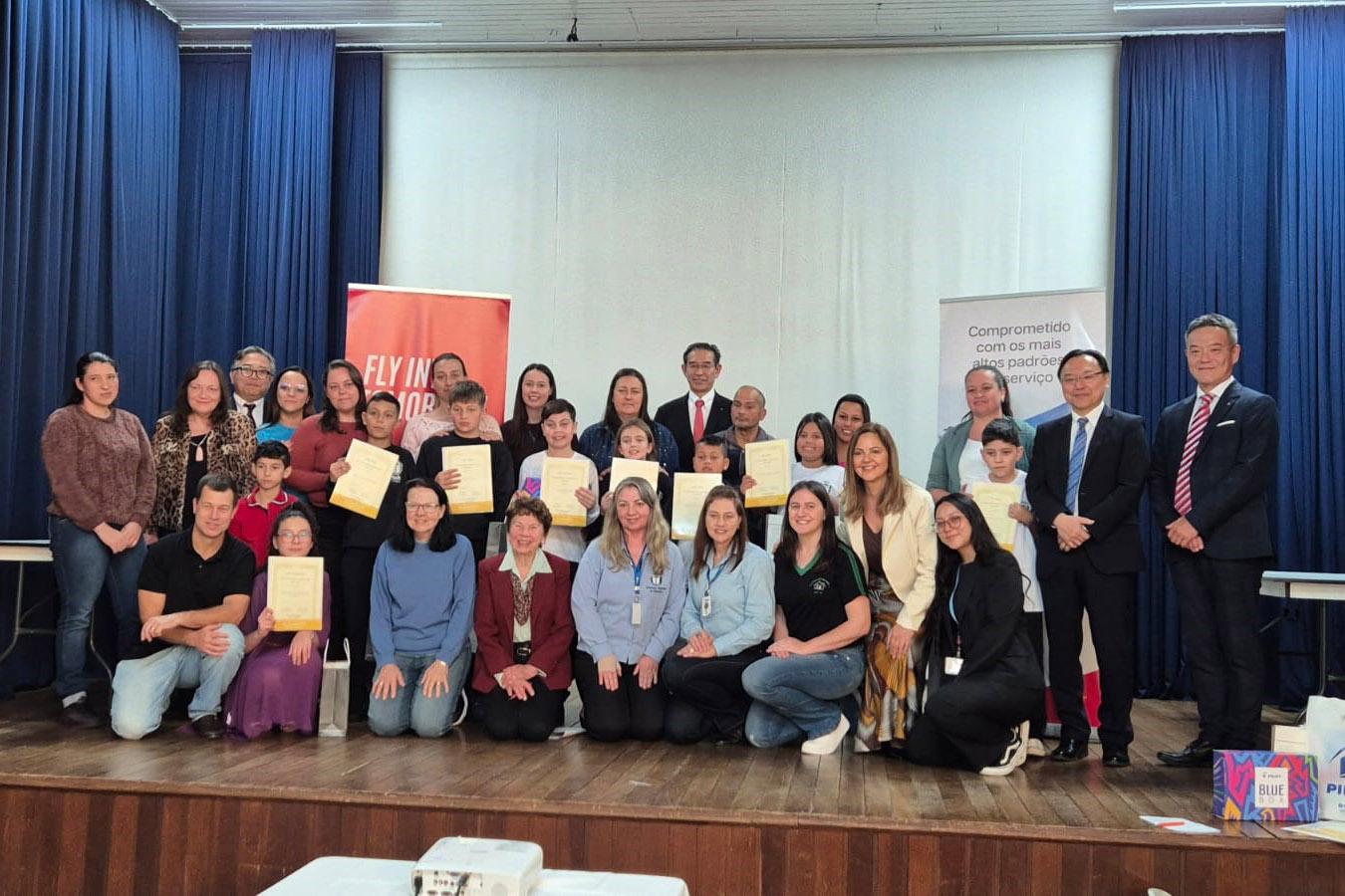Alunos de Irati participaram da solenidade de premiação do Concurso Mundial de Haicai