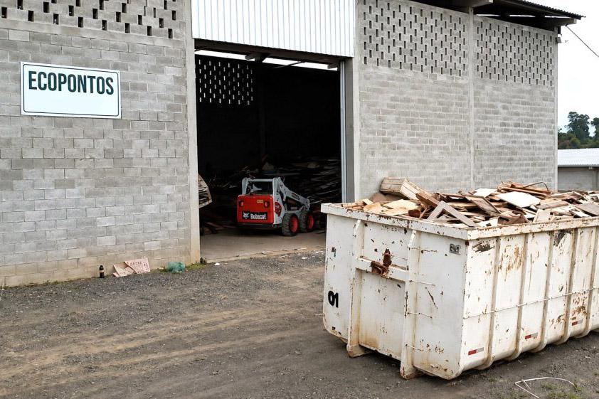 Complexo Gari recebe móveis velhos e lixo eletrônico para destinação correta em Irati